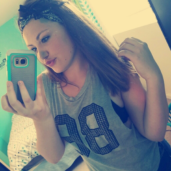 Profile Picture of Skylar Hulce (@skylarhulce) on Poshmark