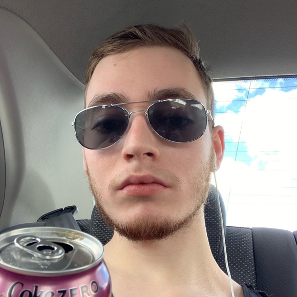 Profile Picture of Jayden Dedloff (@jaydendedloff) on Poshmark