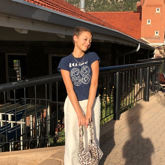 Profile Picture of Isabel Walker (@isabelwalker_) on Poshmark