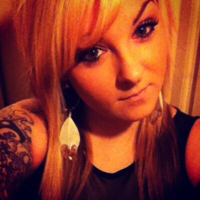 Profile Picture of Stacie Lee Pearce (@staciekinz) on Twitter