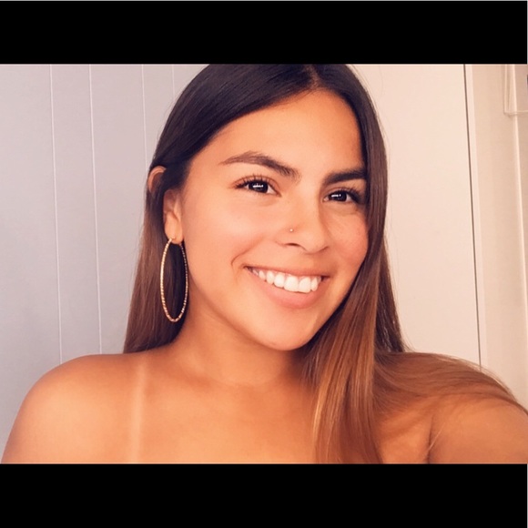 Profile Picture of Dominique Silva (@bella_domi0819) on Poshmark