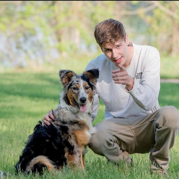 Profile Picture of Matthew Barlow (@matt23910) on Poshmark