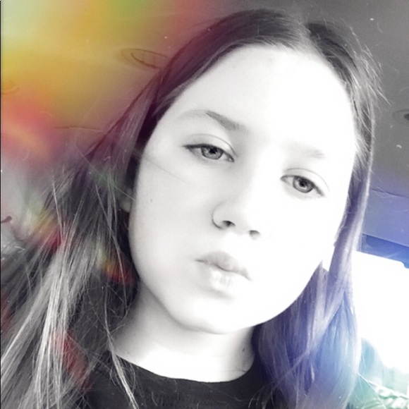 Profile Picture of Sabrina Buetow (@sbuetow3) on Poshmark