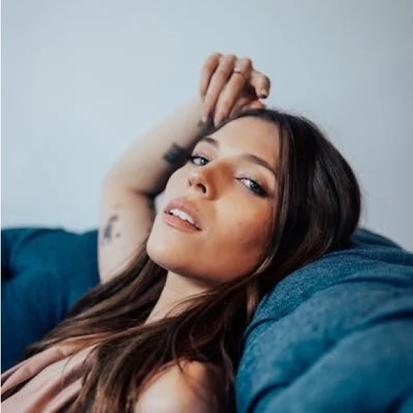 Profile Picture of Doris Becker (@denysesurville) on Poshmark