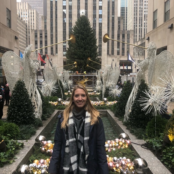 Lindi Bechel - Poshmark Profile Picture of Lindi Bechel (@lindibechel) on Poshmark