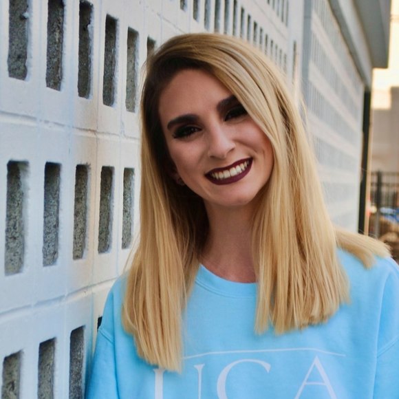 Profile Picture of Brittany Barnello (@brittanybarn) on Poshmark