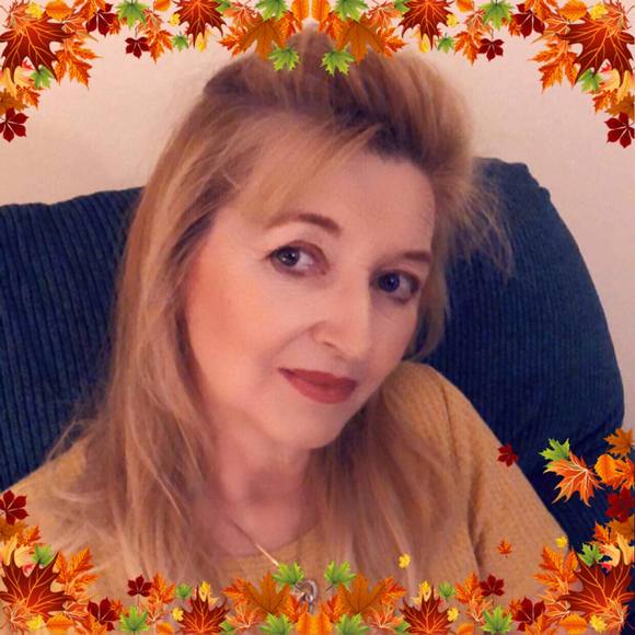 Profile Picture of Dolores Cooke (@dodyrosy) on Poshmark