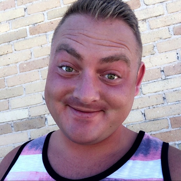 Profile Picture of Ben Simons (@benjamin2493) on Poshmark