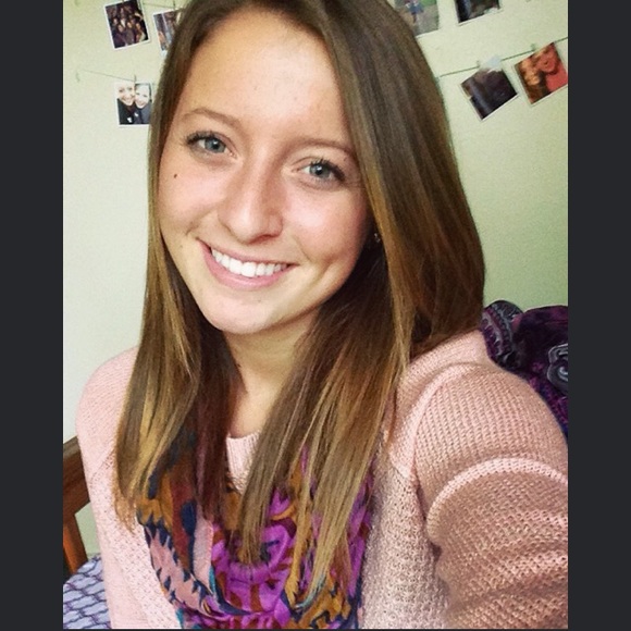 Profile Picture of Julia Pagano (@jpagan02) on Poshmark