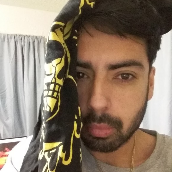 Profile Picture of Saul Berrones (@sberrones1) on Poshmark
