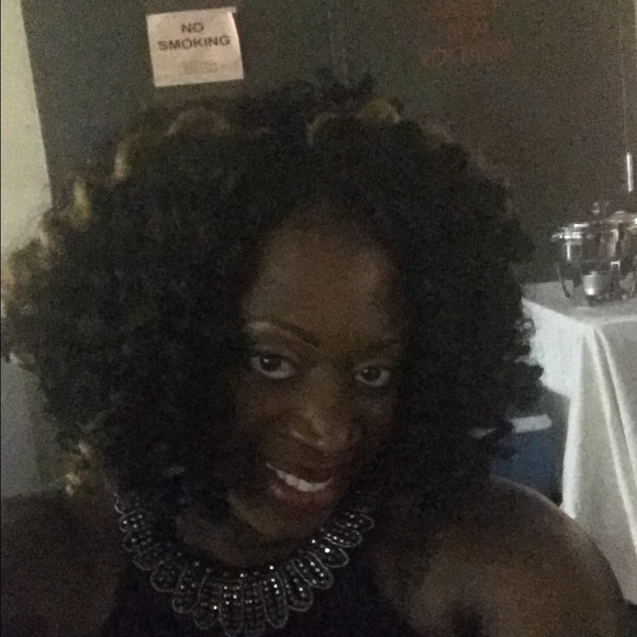 Profile Picture of Shayla Scott (@shays1913) on Poshmark