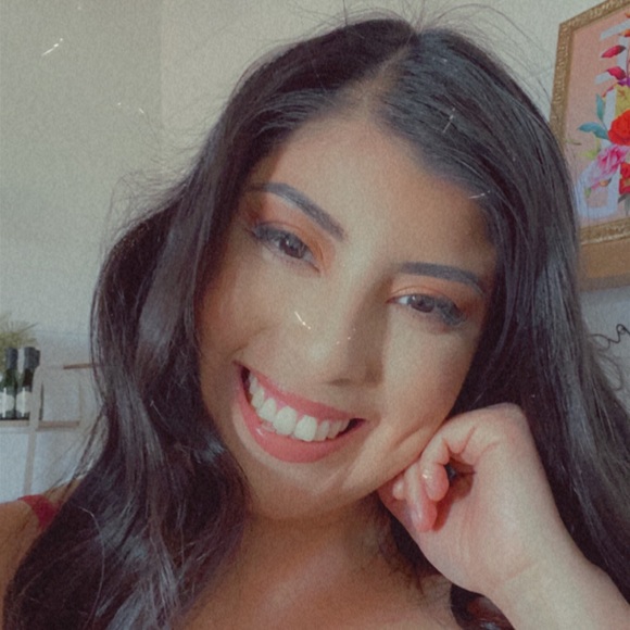 Profile Picture of Janet Palacios (@janetpalacios31) on Poshmark