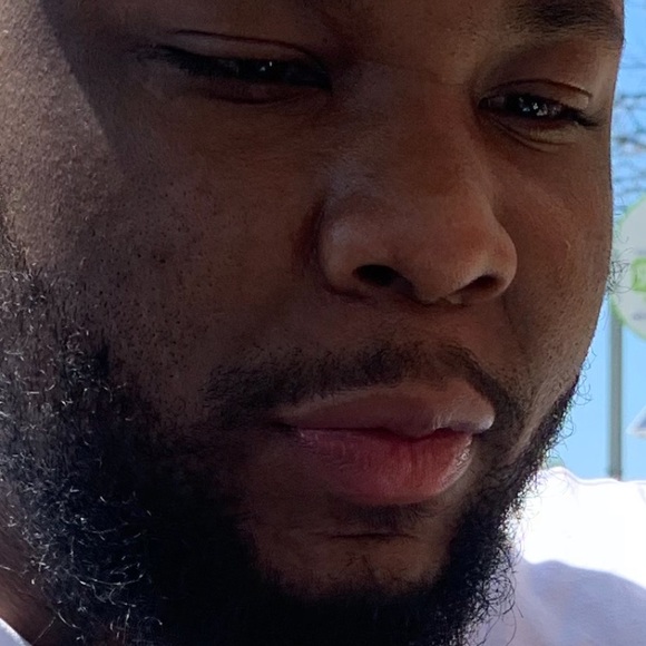 Profile Picture of Astor Davis (@astordavis) on Poshmark