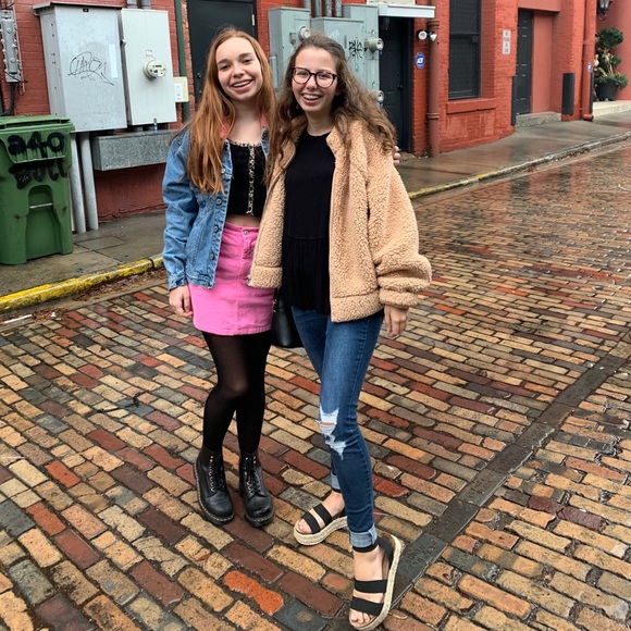 Profile Picture of Julia Whalen (@jwhalen17) on Poshmark