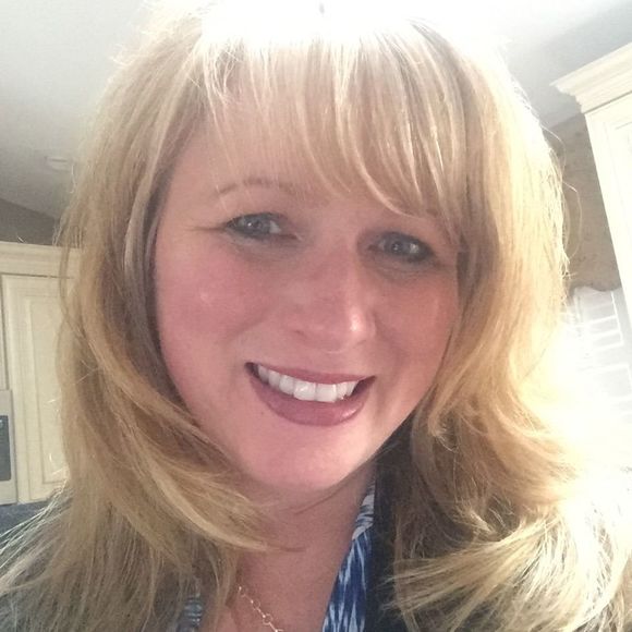 Profile Picture of Lisa Velleco glazer (@lisavg67) on Poshmark