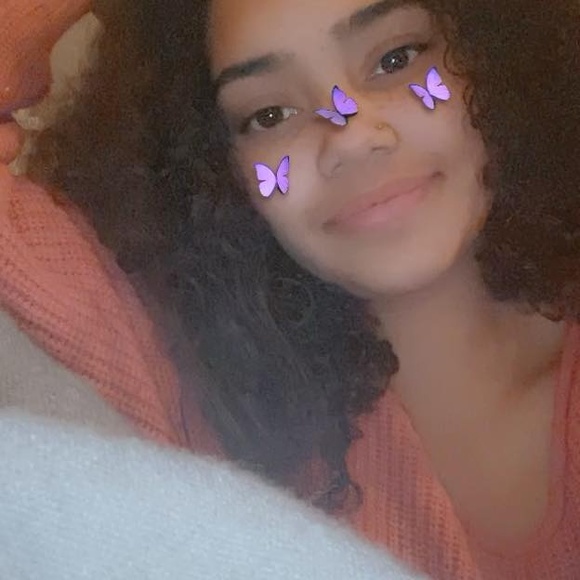 Profile Picture of Alexis Kierra (@alexiskierra751) on Poshmark