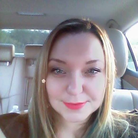 Profile Picture of Nikki Postelle (@nikinikole) on Poshmark