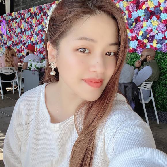 Profile Picture of Yifan Yang (@yangyifan1026) on Poshmark