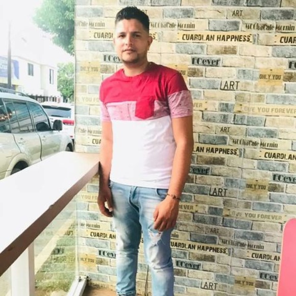 Profile Picture of Alexander Torres (@alexandertor117) on Poshmark