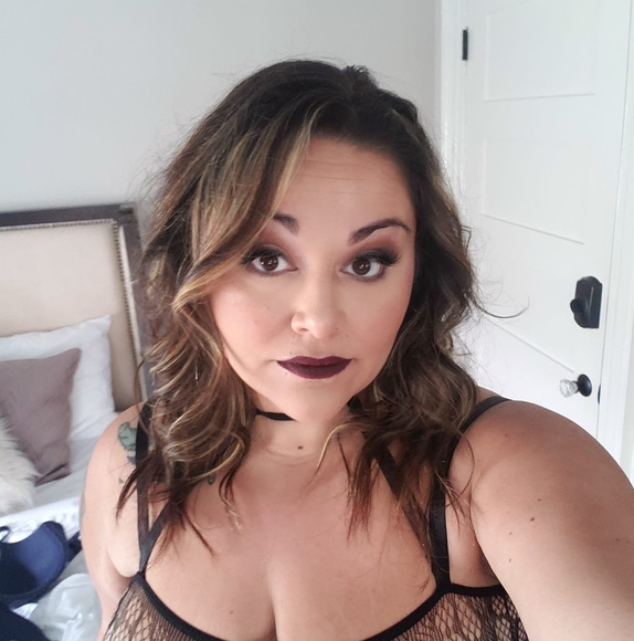 Profile Picture of Demi Grivas (@dgrivas85) on Poshmark