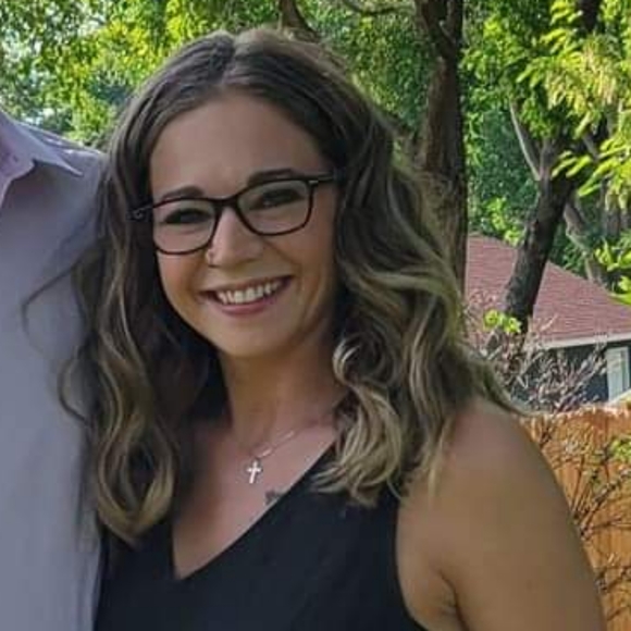 Profile Picture of Tiff Tupy (@tifftupy) on Poshmark