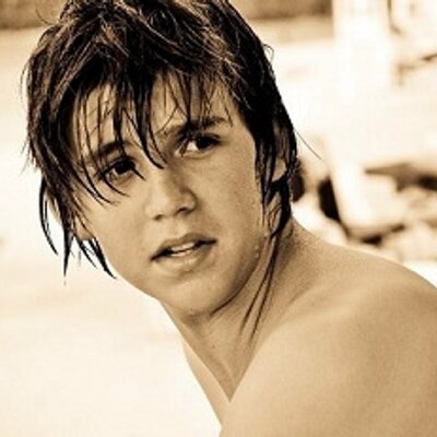 Profile Picture of James Kear (@James__Kear) on Twitter