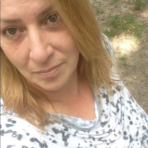 Profile Picture of Tammy Arsenault (@tamz6192002) on Poshmark