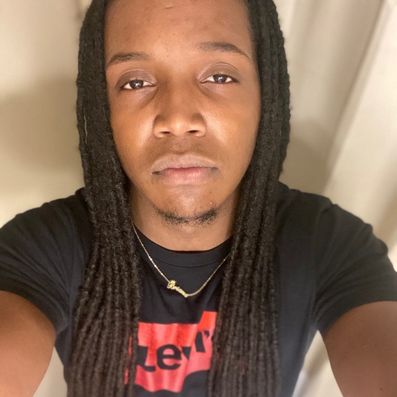 Profile Picture of Iley Garner (@iley_g20) on Poshmark