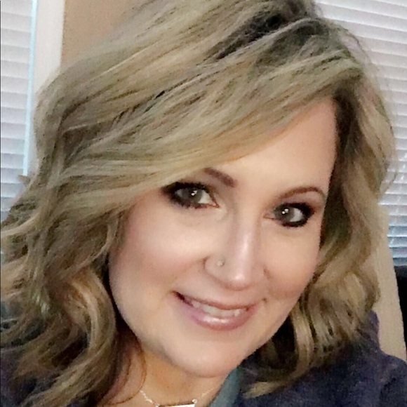 Profile Picture of Lori Keel (@loridee48) on Poshmark