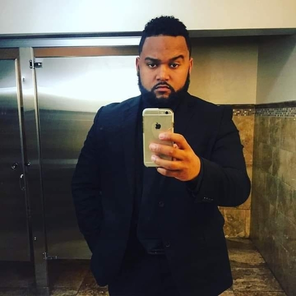 Profile Picture of Benjamin Elimax (@dimaxfat) on Poshmark