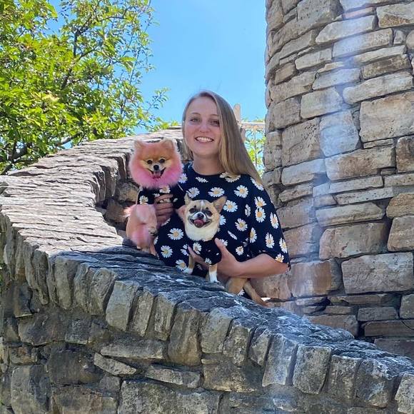 Profile Picture of Emily Riesenberg (@emilyriesenberg) on Poshmark