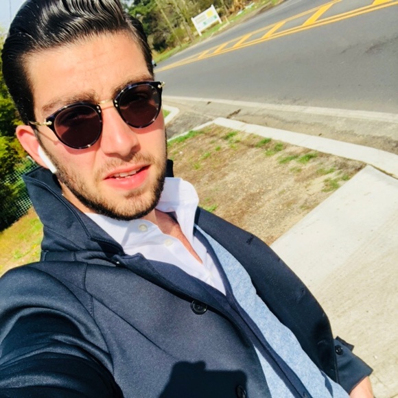 Profile Picture of Chaim Ash (@chaimash1997) on Poshmark