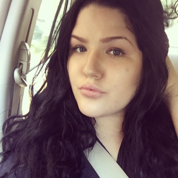Profile Picture of Christine Saavedra (@csaavedraa) on Poshmark