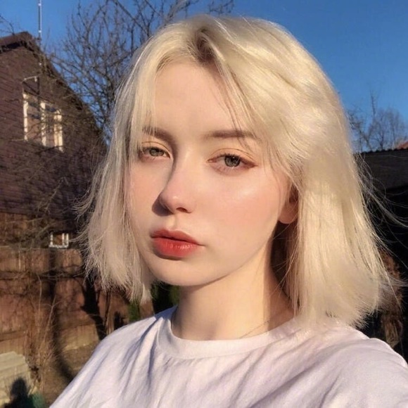 Profile Picture of Lois Simms (@simmslois18) on Poshmark