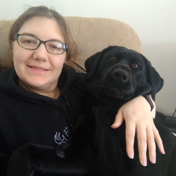 Profile Picture of Sara Fieweger (@sfiewe) on Poshmark