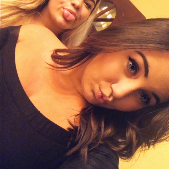 Profile Picture of Taylor Contello (@tmcontello) on Poshmark