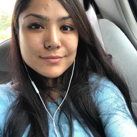 Profile Picture of Soniya Soniya (@soneeya) on Poshmark