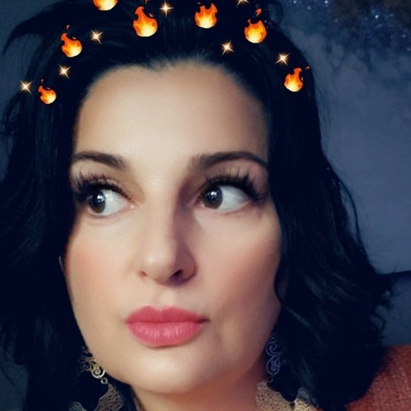 Profile Picture of Melissa Eckert (@melissalynn20) on Poshmark