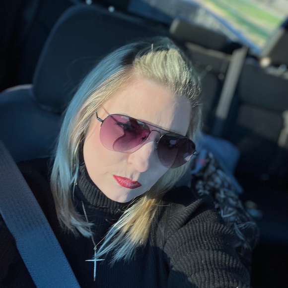 Profile Picture of Robin Head (@robinthegreat55) on Poshmark