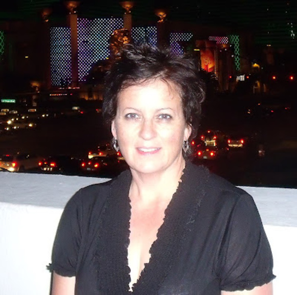 Profile Picture of Alison Fielder (@alisonfielder) on Poshmark