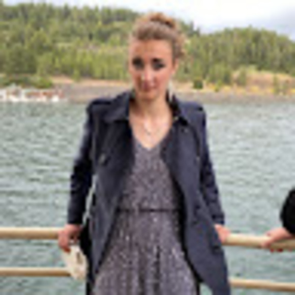 Profile Picture of Lucia Wilson (@lucialinnwilson) on Poshmark