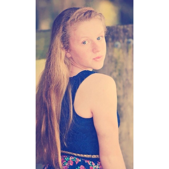 Profile Picture of Amber Badger (@amberbadger) on Poshmark