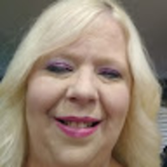 Profile Picture of Jane Strobel (@janeebop1971) on Poshmark