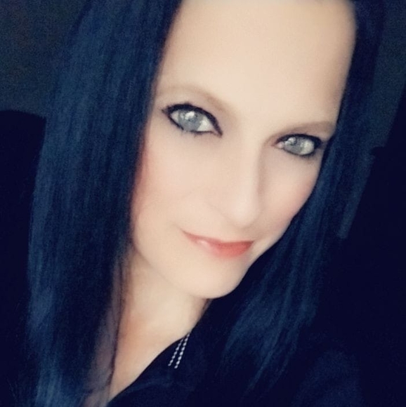 Profile Picture of Tonya Dow (@tcb091975) on Poshmark