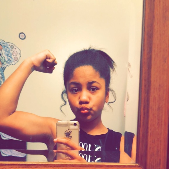 Profile Picture of Claudia Machesky (@claudiamachesky) on Poshmark