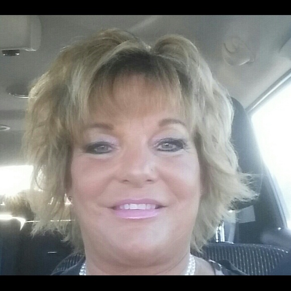 Profile Picture of Lori Marsh (@momof3inca) on Poshmark