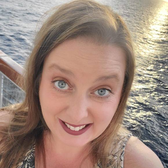 Profile Picture of Heidi Dehmer (@hld7423) on Poshmark