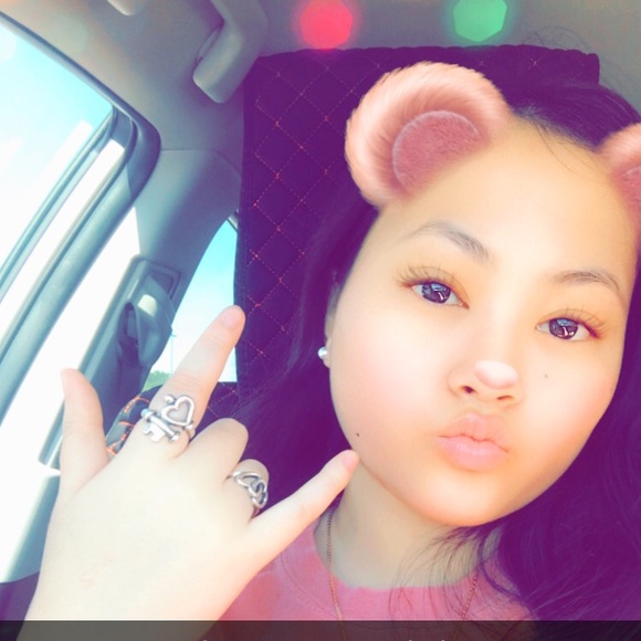 Profile Picture of Helene Nguyen (@huh_leen) on Poshmark