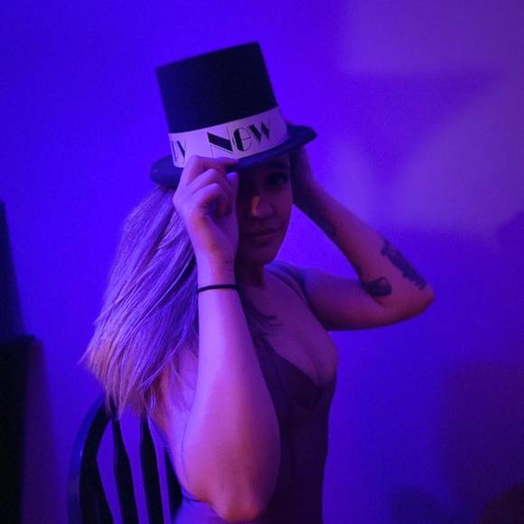 Profile Picture of Cora Feathers (@monkey24717n) on Poshmark