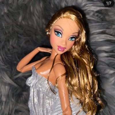 Profile Picture of 𝕾𝖊𝖑𝖊𝖓𝖆 ⍟ (@SelenaRobertsDG) on Twitter